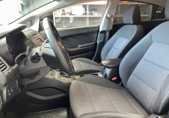 Подержанный автомобиль Kia Cerato Sedan 2013 года (10 фото)