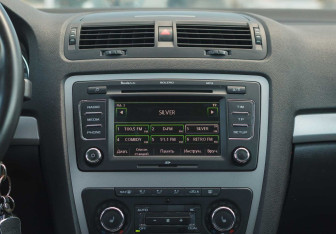 Подержанный автомобиль Skoda Octavia Liftback 2012 года (14 фото)