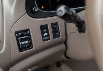 Подержанный автомобиль Lexus RX 2002 года (16 фото)