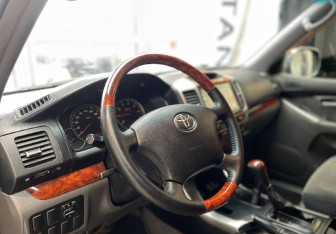 Подержанный автомобиль Toyota Land Cruiser Prado 2007 года (8 фото)