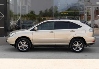 Подержанный автомобиль Lexus RX 2005 года (8 фото)