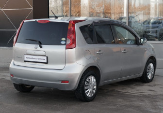 Подержанный автомобиль Nissan Note 2008 года (5 фото)