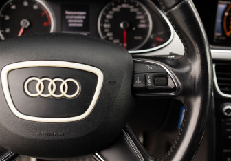 Подержанный автомобиль Audi A4 Sedan 2012 года (14 фото)