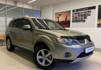 Подержанный автомобиль Mitsubishi Outlander 2007 года (3 фото)