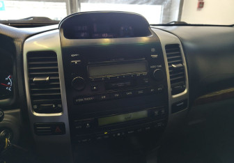 Подержанный автомобиль Toyota Land Cruiser Prado 2005 года (11 фото)