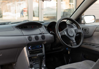 Подержанный автомобиль Nissan Avenir 2001 года (10 фото)