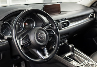 Подержанный автомобиль Mazda CX-5 2020 года (11 фото)