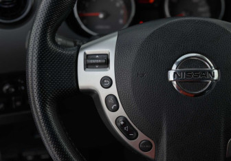 Подержанный автомобиль Nissan Qashqai 2009 года (12 фото)