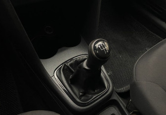 Подержанный автомобиль Volkswagen Polo Sedan 2013 года (9 фото)