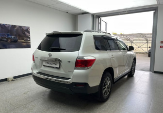 Подержанный автомобиль Toyota Highlander 2013 года (5 фото)