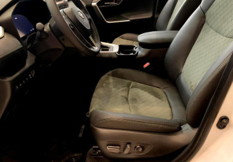 Новый Toyota RAV4 2025 (13 фото)