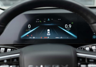 Подержанный автомобиль Omoda C5 2022 года (13 фото)