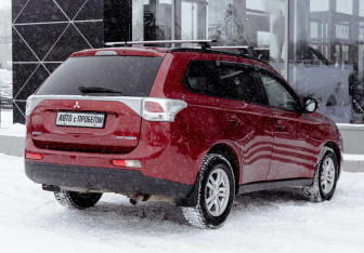 Подержанный автомобиль Mitsubishi Outlander 2013 года (5 фото)
