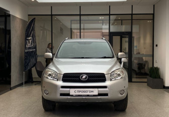 Подержанный автомобиль Toyota RAV4 2006 года (3 фото)
