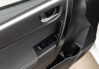 Подержанный автомобиль Toyota Corolla Sedan 2018 года (17 фото)