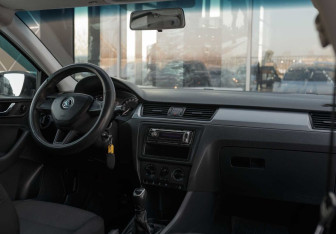 Подержанный автомобиль Skoda Rapid Liftback 2017 года (10 фото)