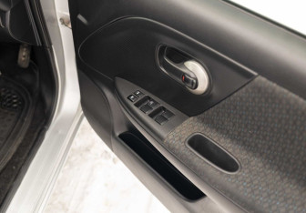 Подержанный автомобиль Nissan Note 2012 года (16 фото)