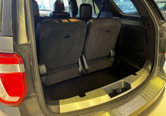 Подержанный автомобиль Ford Explorer 2018 года (17 фото)