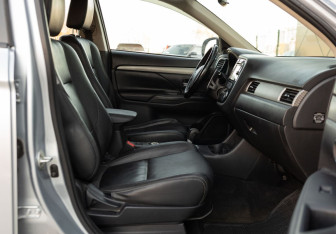 Подержанный автомобиль Mitsubishi Outlander 2012 года (20 фото)