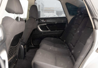 Подержанный автомобиль Subaru Legacy Sedan 2004 года (16 фото)