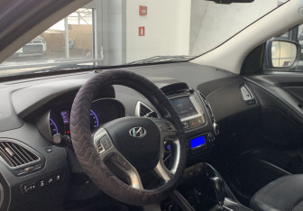 Подержанный автомобиль Hyundai ix35 2011 года (9 фото)