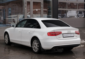Подержанный автомобиль Audi A4 Sedan 2012 года (7 фото)