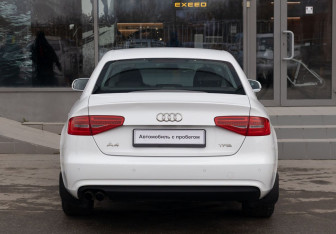 Подержанный автомобиль Audi A4 Sedan 2012 года (6 фото)