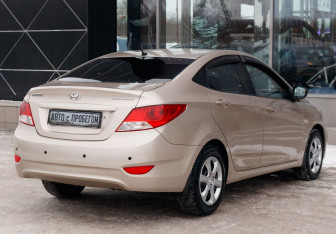 Подержанный автомобиль Hyundai Solaris Sedan 2011 года (5 фото)