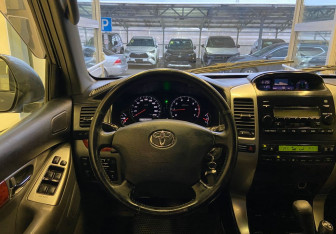 Подержанный автомобиль Toyota Land Cruiser Prado 2006 года (13 фото)