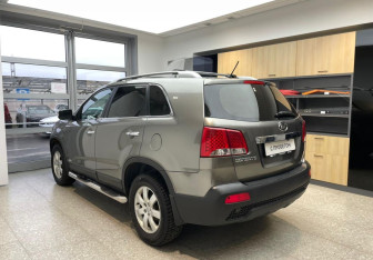 Подержанный автомобиль Kia Sorento 2012 года (6 фото)