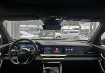 Подержанный автомобиль Geely Monjaro 2023 года (9 фото)