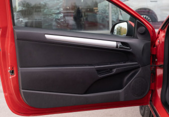 Подержанный автомобиль Opel Astra Hatchback 2010 года (20 фото)