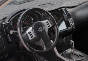 Подержанный автомобиль Infiniti FX 2003 года (11 фото)