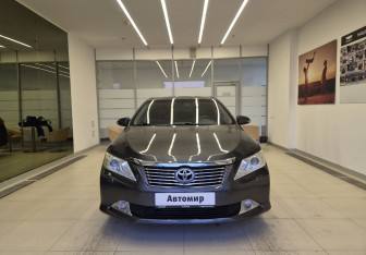 Подержанный автомобиль Toyota Camry Sedan 2013 года (2 фото)