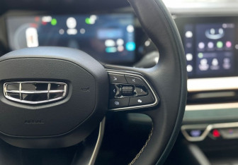 Подержанный автомобиль Geely Monjaro 2023 года (15 фото)