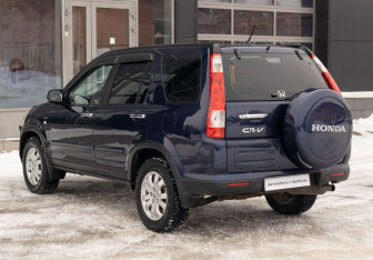 Подержанный автомобиль Honda CR-V 2006 года (7 фото)