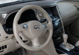 Подержанный автомобиль Infiniti FX 2008 года (13 фото)