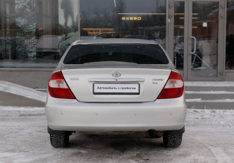 Подержанный автомобиль Toyota Camry Sedan 2003 года (6 фото)