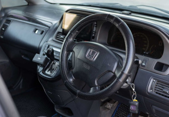 Подержанный автомобиль Honda Odyssey Compactvan 2002 года (11 фото)