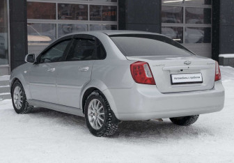 Подержанный автомобиль Chevrolet Lacetti Sedan 2012 года (7 фото)