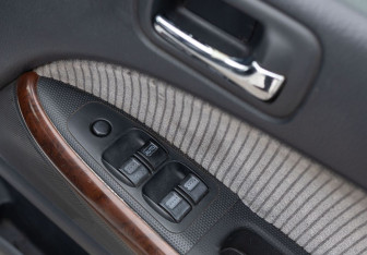 Подержанный автомобиль Honda Stream 2001 года (16 фото)