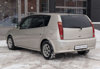 Подержанный автомобиль Toyota Opa 2001 года (7 фото)