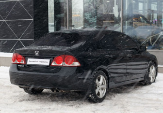 Подержанный автомобиль Honda Civic Sedan 2006 года (5 фото)