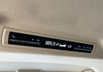 Подержанный автомобиль Toyota HiAce 2019 года (24 фото)