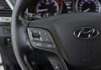 Подержанный автомобиль Hyundai Santa Fe 2016 года (12 фото)