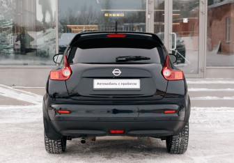 Подержанный автомобиль Nissan Juke 2011 года (6 фото)