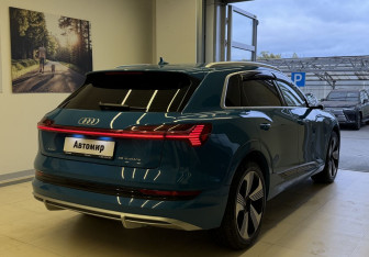 Подержанный автомобиль Audi e-tron 2020 года (5 фото)