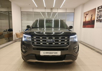Подержанный автомобиль Ford Explorer 2017 года (2 фото)