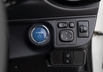 Подержанный автомобиль Toyota Aqua 2016 года (17 фото)