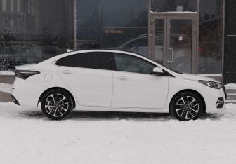 Подержанный автомобиль Omoda S5 2023 года (4 фото)